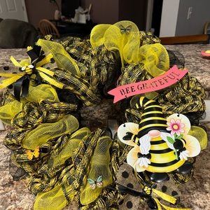 Beegrateful wreath